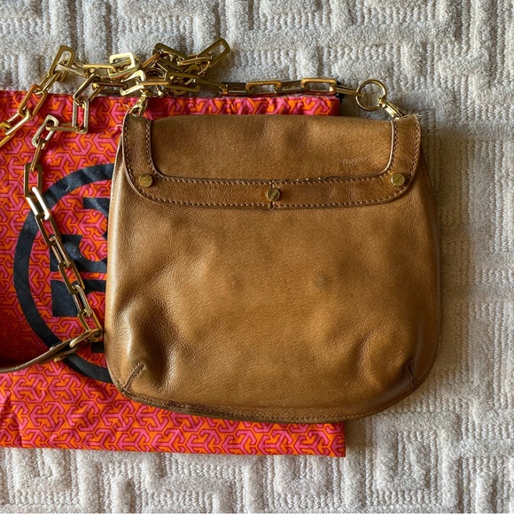 Brown Leather Tory Burch Crossbody with Chain & Metal Medallion Logo Closure - Picture 7 of 7